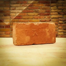 1744 - es címeres tégla, vörös