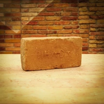 HHADV feliratú címeres tégla