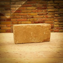 IL feliratú címeres tégla